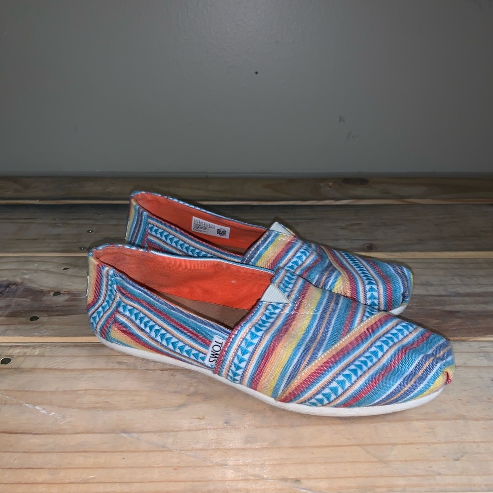 Toms with a colorful Aztec print - Picture 3 of 4